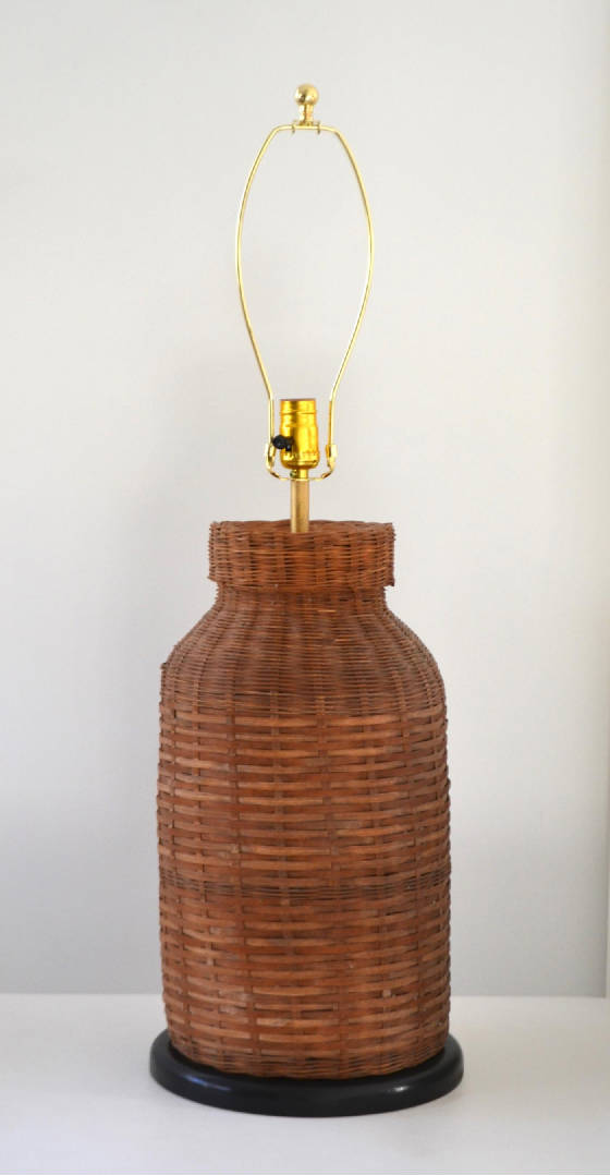 MidCenturyWovenRattanCylindricalFormTableLamp4.jpg