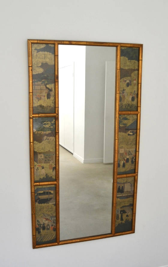 hollywoodregencyfauxbamboogiltwoodwallmirrorwithdecorativesidepanelfwt008000220092a3.jpg