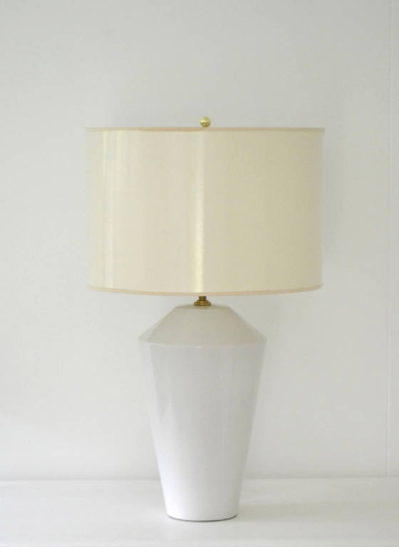 midcenturyblancdechineceramicgeometricformtablelampwat0070002200826.jpg