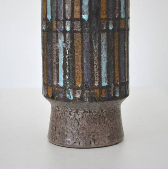 midcenturybrownelongatedceramictablelampwithabstractpolychromeshapesjam0050001200917.jpg