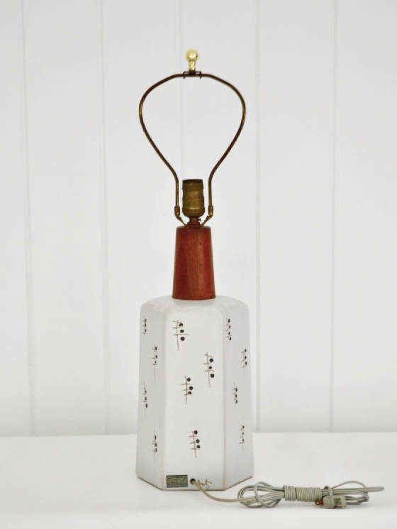 midcenturyceramicandwalnuttablelampbymartzgfp0030009100514.jpg