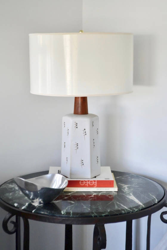 midcenturyceramicandwalnuttablelampbymartzgfp0030009100517.jpg
