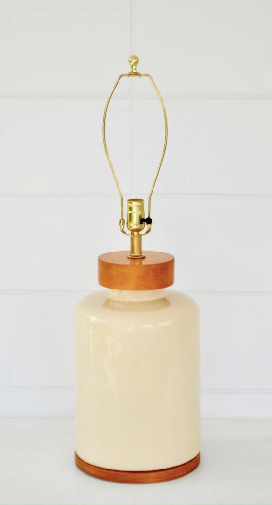 midcenturycreamglazedjarformceramictablelampwithwoodcapitalandbasewch0090008100504.jpg