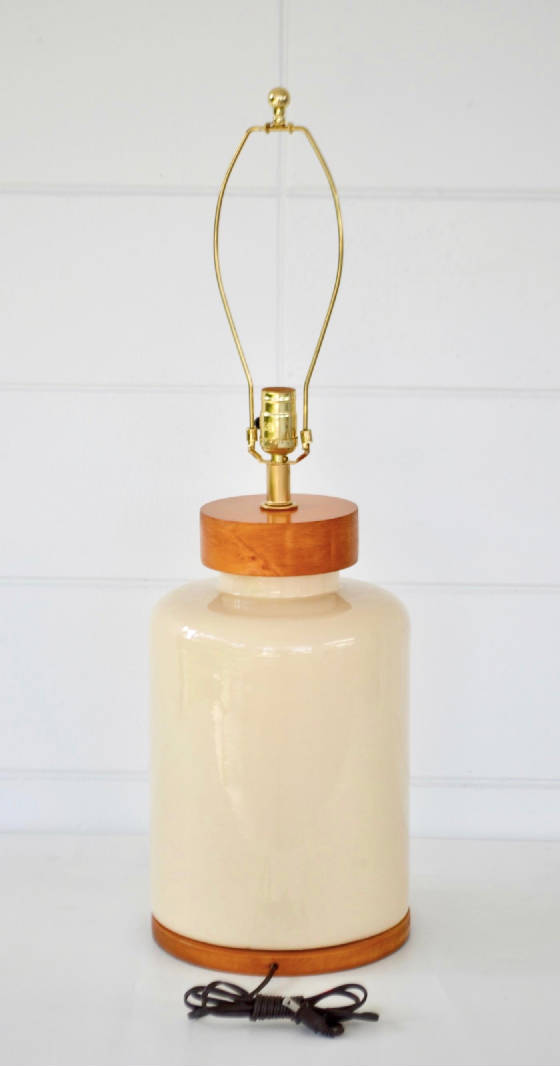 midcenturycreamglazedjarformceramictablelampwithwoodcapitalandbasewch0090008100505.jpg