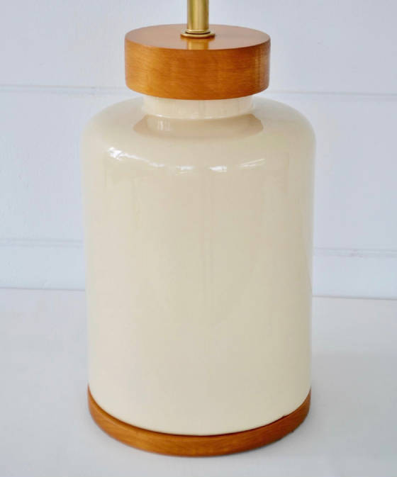 midcenturycreamglazedjarformceramictablelampwithwoodcapitalandbasewch0090008100506.jpg