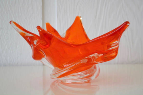 midcenturyhandblownbloodorangeflameformglassbowlbychaletgmn0060009100402.jpg