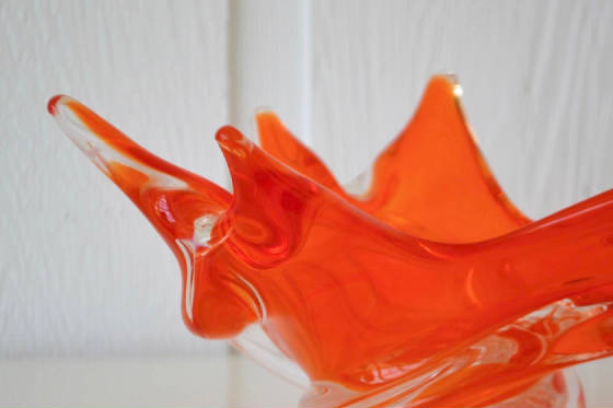 midcenturyhandblownbloodorangeflameformglassbowlbychaletgmn0060009100406.jpg