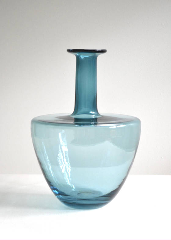 midcenturylongneckblueblownglassvasewes0010003200214.jpg