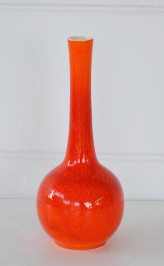 midcenturylongneckorangeglazedceramicvasebyroyalhaegershs0001008100722.jpg