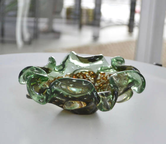 midcenturyorganicgreenandgoldfleckedmuranoglassbowlswa0090009100404.jpg