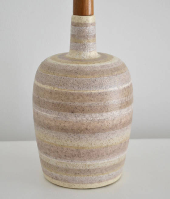 midcenturystriatedceramicwithelongatedwalnutnecktablelamphvr0070000200416.jpg