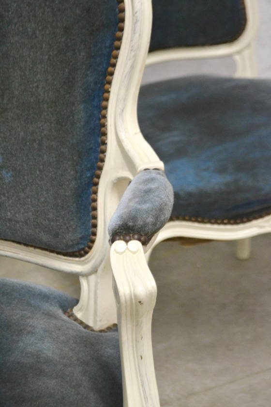 pairoflouisxvstyleblueupholsteryandwhitepaintedwoodarmchairsrhp000100910032.jpg
