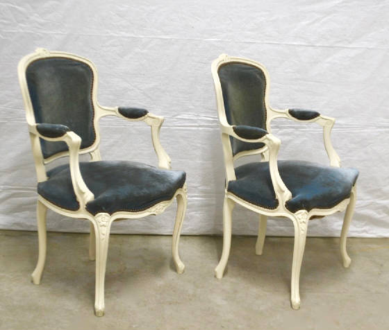 pairoflouisxvstyleblueupholsteryandwhitepaintedwoodarmchairsrhp0001009100322.jpg