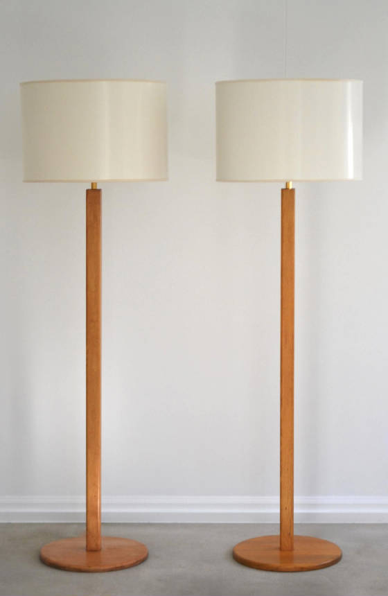 pairofmidcenturylightwoodfloorlampsonroundbasessbh0011001200803.jpg