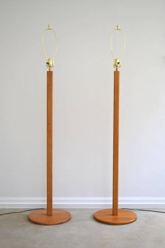 pairofmidcenturylightwoodfloorlampsonroundbasessbh0011001200804.jpg