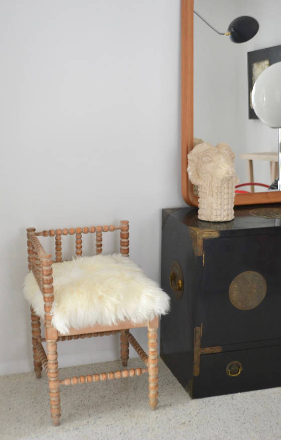 turnedwoodcanedseatandsheepskincushioncornerchairwgl0021008100103.jpg