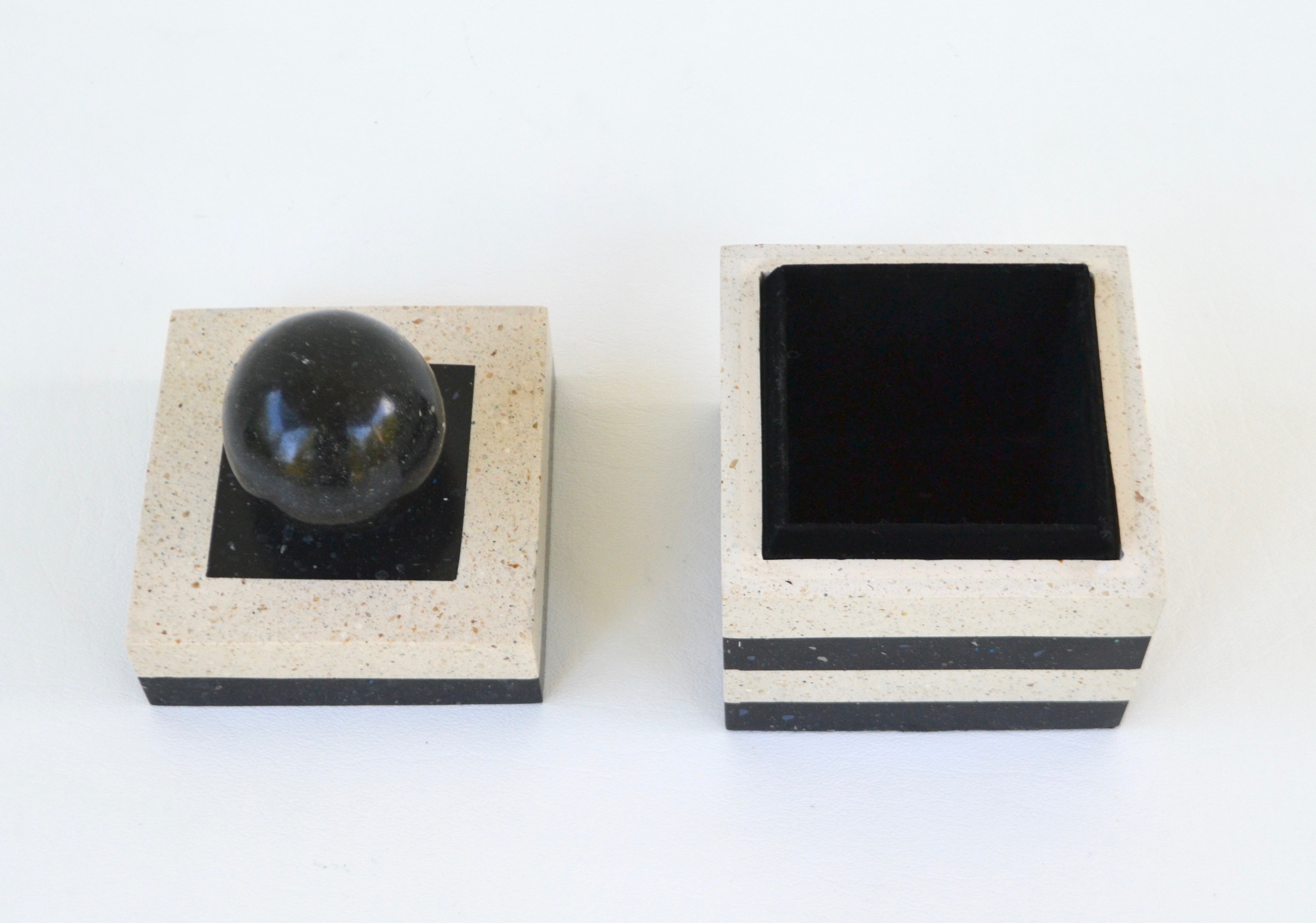postmodernblackandwhitetessellatedstoneboximage9.jpg